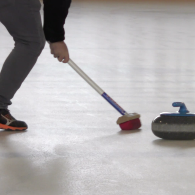 L'Adieu au Voyeboeuf - L'initiation au curling