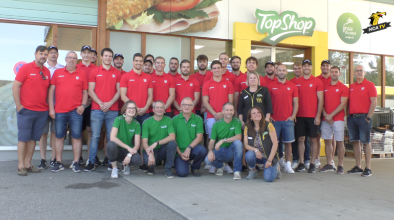 L'équipe du HCA en compagnie du team Landi ArcJura de Alle