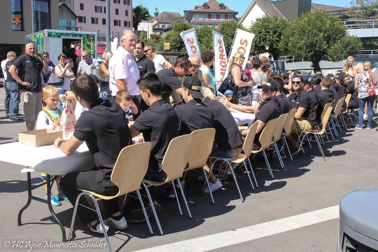 Les jouerus du HCA à la rencontre des fan's