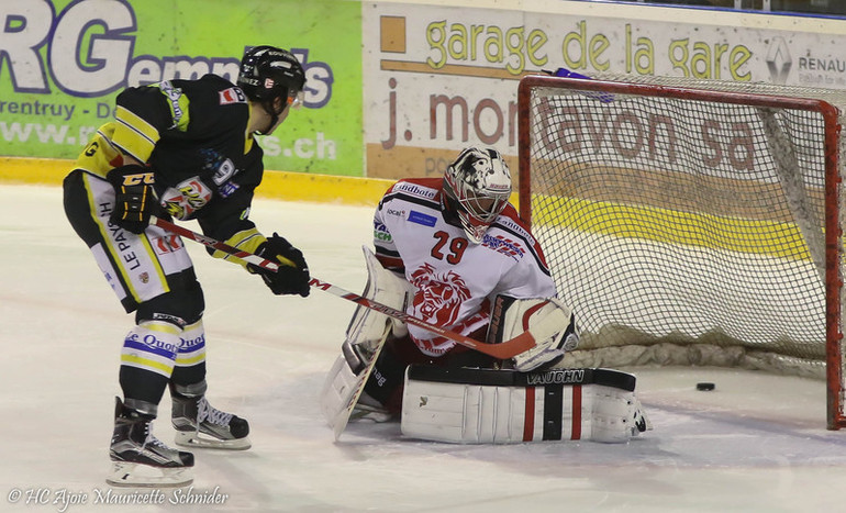 Mäder marque le pénalty victorieux