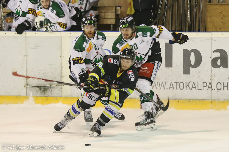 Hazen se défait aisément de deux adversaires