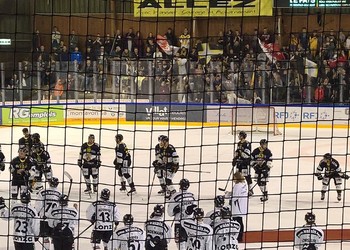 Quand les supporters fêtent ensembles 