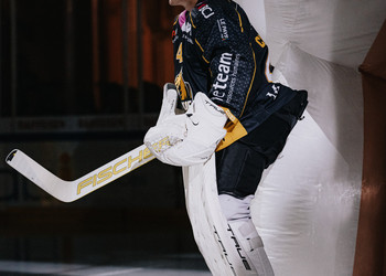 40 Ciaccio Damiano, C.G Photographie, Club National League, Colin Girard, Gardien, HC Ajoie, HC Davos, HCA, HCAjoie, Hockey Club Ajoie, Joueurs NL, NL, National League, Porrentruy, RAIFFEISEN ARENA, Saison 2023-24, entrée joueurs, hockey, patinoire