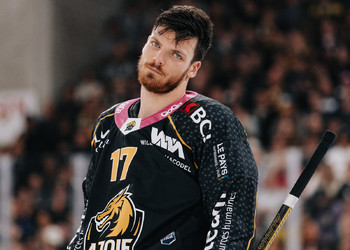 17 Thiry Thomas, C.G Photographie, Club National League, Colin Girard, HC Ajoie, HC Davos, HCA, HCAjoie, Hockey Club Ajoie, Joueurs NL, NL, National League, Porrentruy, RAIFFEISEN ARENA, Saison 2023-24, betisier, hockey, patinoire