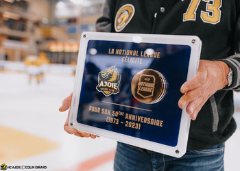 C.G Photographie, Club National League, Colin Girard, HC Ajoie, HC Davos, HCA, HCAjoie, Hockey Club Ajoie, NL, National League, Patrick Hauert - Président, Porrentruy, RAIFFEISEN ARENA, Saison 2023-24, hockey, patinoire, remise de prix