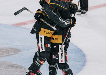 2 Pilet Valentin, 64 Scheidegger Joel, But, C.G Photographie, Club National League, Colin Girard, HC Ajoie, HC Davos, HCA, HCAjoie, Hockey Club Ajoie, Joueurs NL, NL, National League, Porrentruy, RAIFFEISEN ARENA, Saison 2023-24, célébration, hockey, patinoire