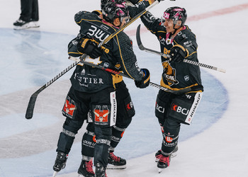 2 Pilet Valentin, 64 Scheidegger Joel, 91 Macquat Steven, But, C.G Photographie, Club National League, Colin Girard, HC Ajoie, HC Davos, HCA, HCAjoie, Hockey Club Ajoie, Joueurs NL, NL, National League, Porrentruy, RAIFFEISEN ARENA, Saison 2023-24, célébration, hockey, patinoire