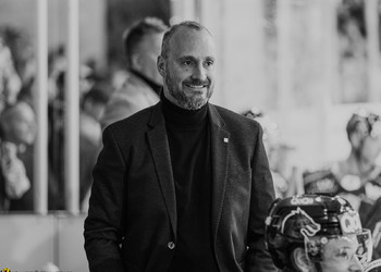 C.G Photographie, Club National League, Colin Girard, HC Ajoie, HC Davos, HCA, HCAjoie, Hockey Club Ajoie, NL, National League, Porrentruy, RAIFFEISEN ARENA, Saison 2023-24, Staff, Wohlwend Christian Head Coach, hockey, patinoire, sourire