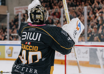 40 Ciaccio Damiano, C.G Photographie, Club National League, Colin Girard, Fin de match, Gardien, HC Ajoie, HC Davos, HCA, HCAjoie, Hockey Club Ajoie, Joueurs NL, NL, National League, Porrentruy, RAIFFEISEN ARENA, Saison 2023-24, hockey, patinoire